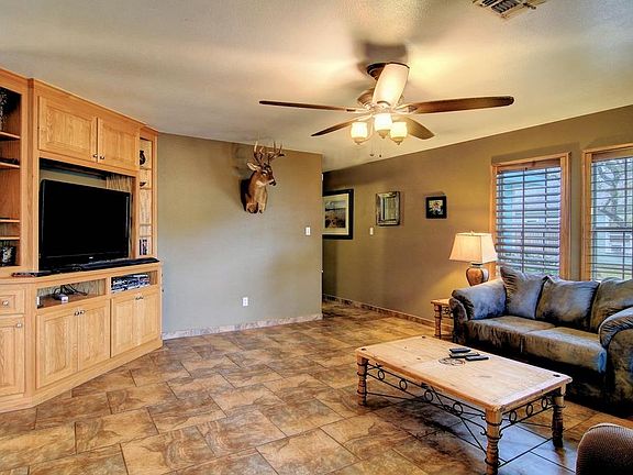4th image of 102 N Sierra Woods Dr