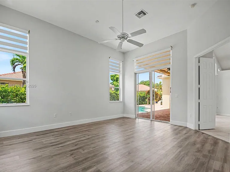 15957 SW 16th St — Photo 12