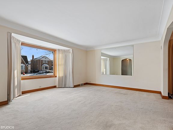 2nd image of 3252 N Newcastle Ave