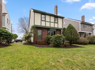 168 Brook Farm Rd #168, West Roxbury, MA 02132