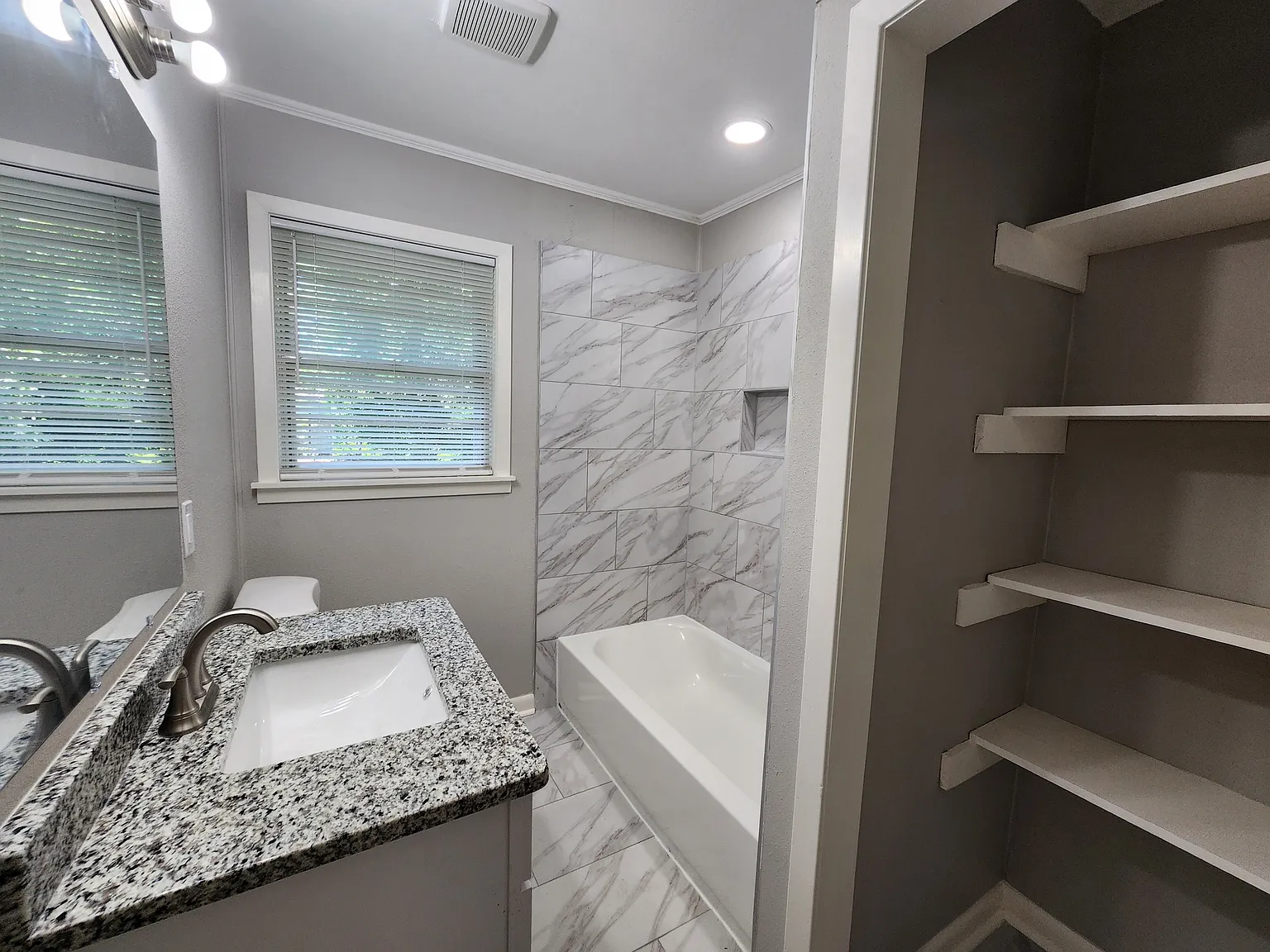 1005 Thompson Street - 1 — Photo 3