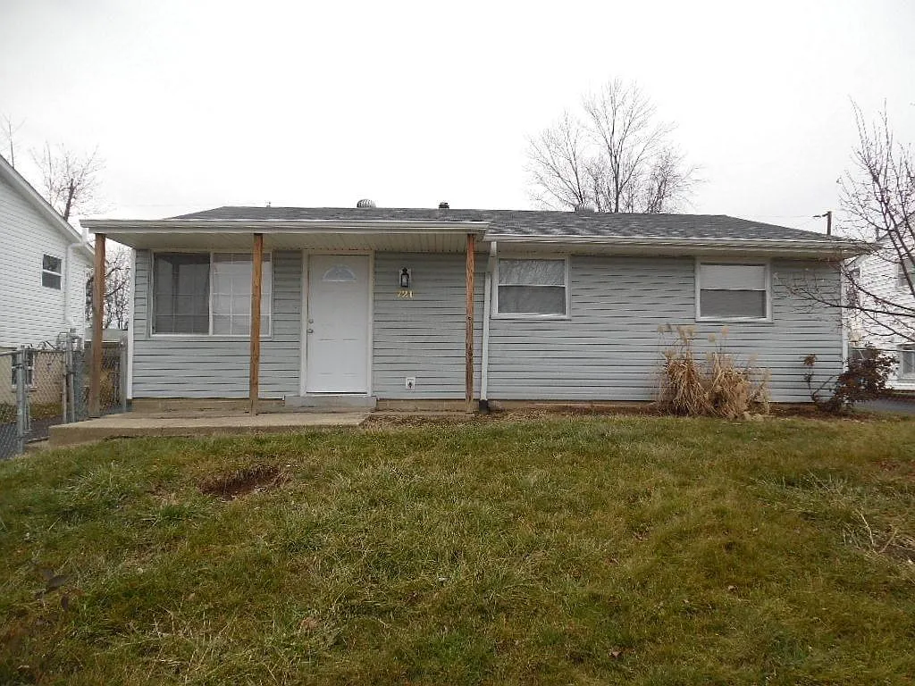 721 Maurine Dr photo 1