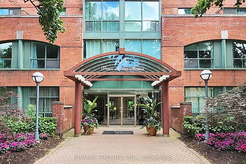 95 Prince Arthur Ave #Penthouse 824 Photo 1