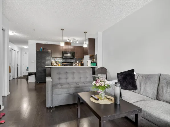 3353 16a Ave NW, Edmonton, AB T6T 0V4