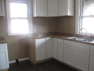 5th image of 596 Girard Ave