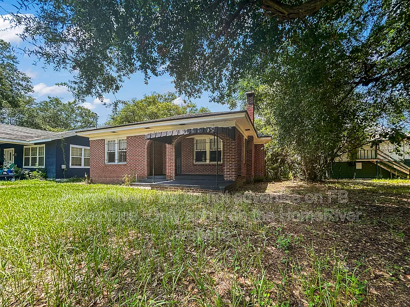 3 bed, 1.0 bath, 1046 sqft, $1,195 — Photo 2