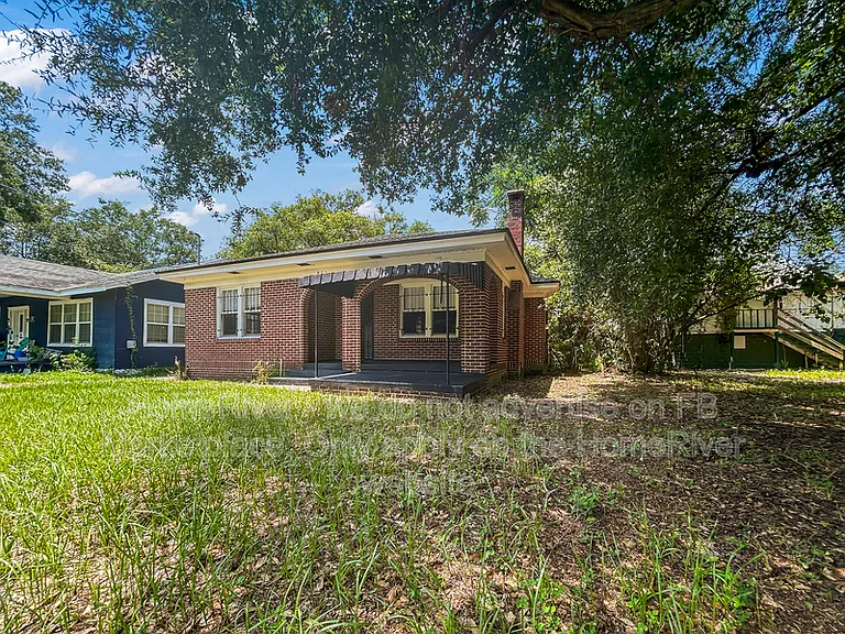 811 Broxton St — Photo 2