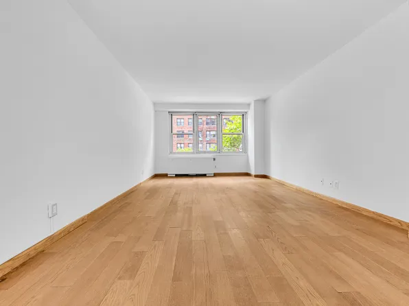 305 East 24th Street 3X image 2 of 10