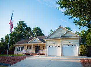 200 Rothbury Dr, Whispering Pines, NC 28327