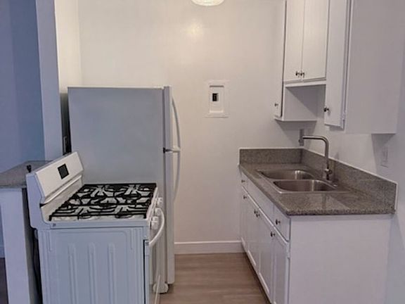 2nd image of 1310 E Venice Blvd #9