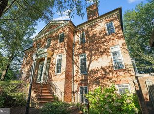 2053 Mayfair McLean Ct, Falls Church, VA 22043