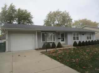 44 Essex Rd, Elk Grove Village, IL 60007