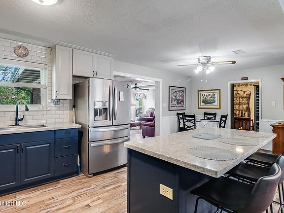 5th image of 15408 Woody Dr