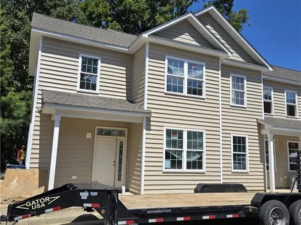 205 Patriots Village Ct, West Point, VA 23181
