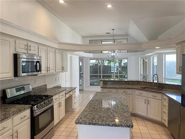 1373 Fairfield Dr — Photo 8