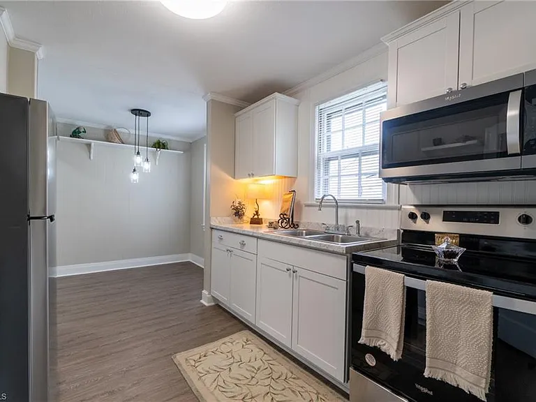 1005 McCormick St — Photo 7