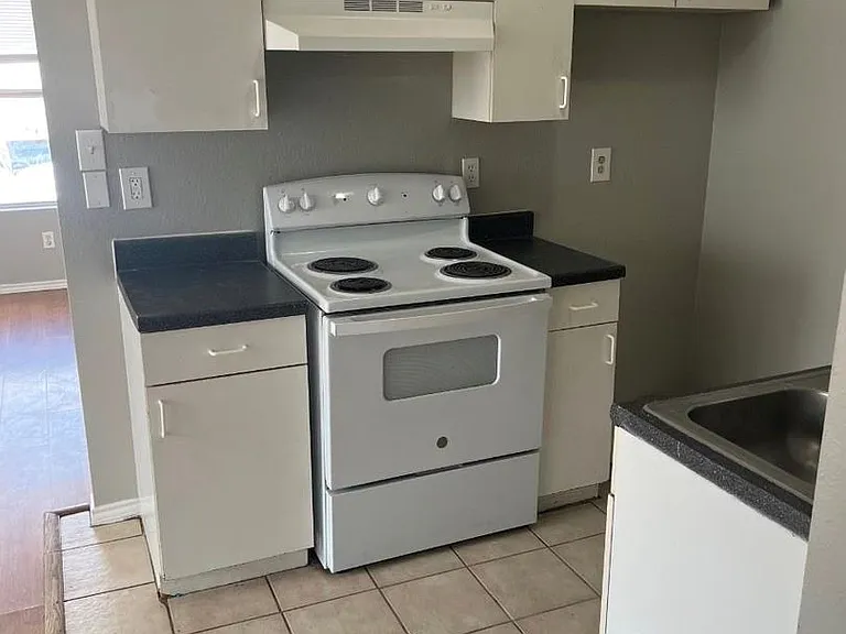 305 Casie Ct — Photo 12