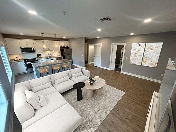 3rd image of 945 Kenmore Ave #3129997
