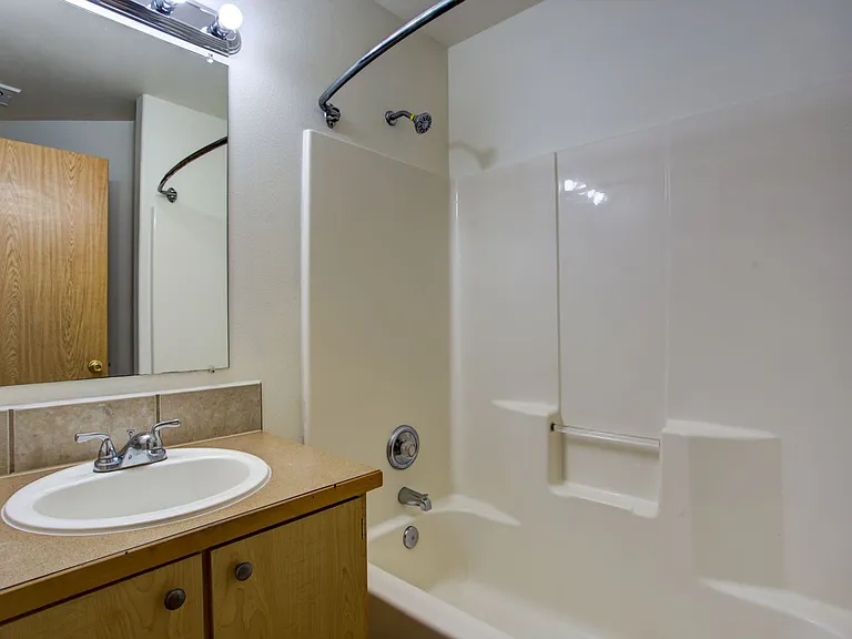 Tamarack Apartments — Photo 17