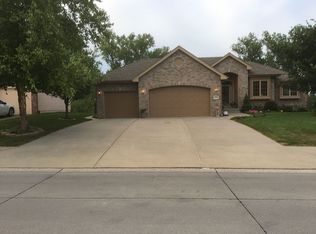 17128 Emiline St, Omaha, NE 68136