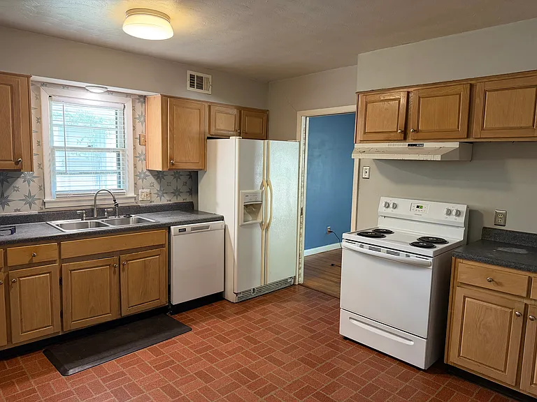 1523 Ivy Rd — Photo 6