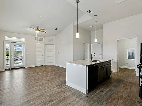 4th image of 10950 Darryl Dr #1302