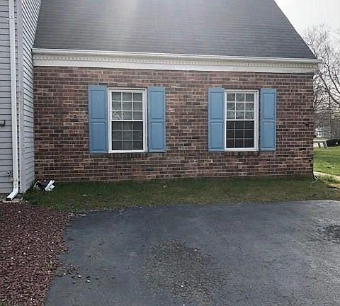 3rd image of 16 Lawry Ct