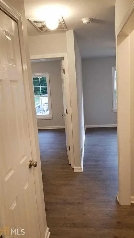 2 bed, 770 sqft, $1,100 — Photo 2