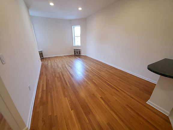 4th image of 25 W 74th St APT 4B
