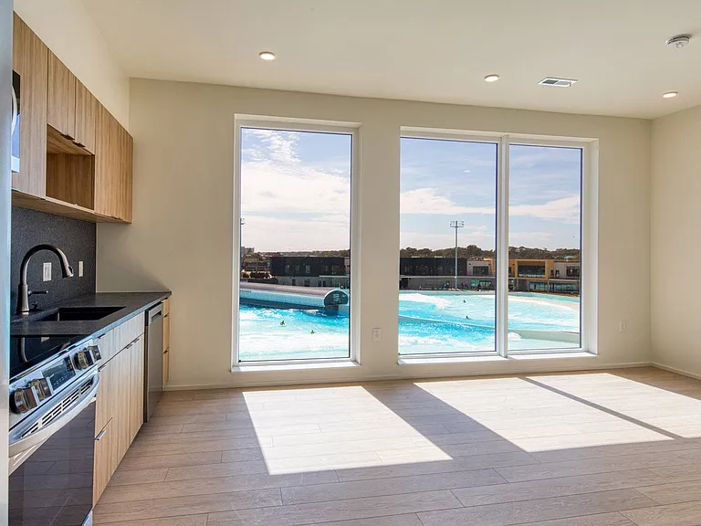 Living Ares-Elongated, energy-efficient 7 & 8' European windows