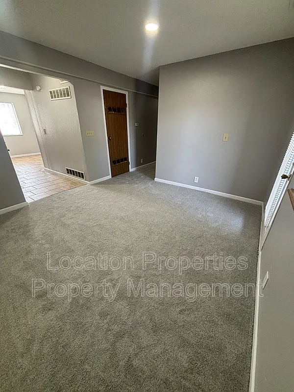 3 bed, 2.0 bath, $1,490 — Photo 4