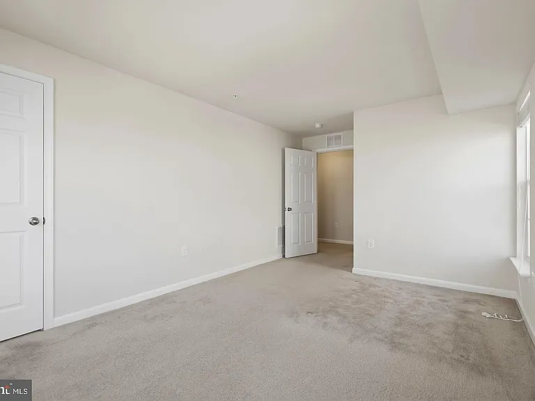 43487 Town Gate Sq — Photo 38