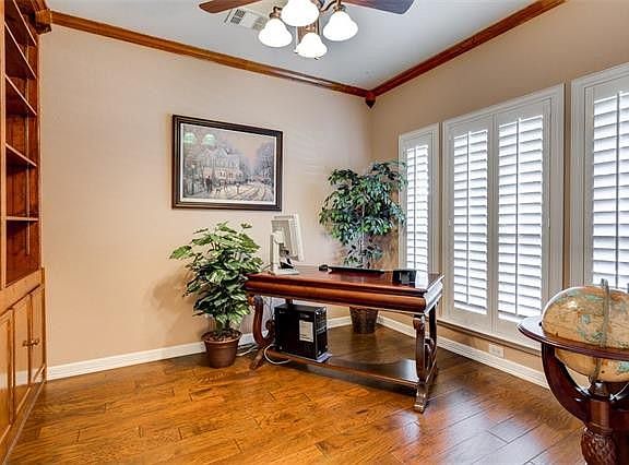 2nd image of 2445 Ravenhurst Dr