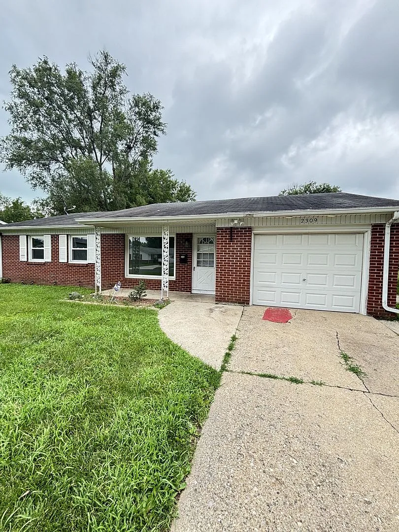 2309 Rainbow View Urbana, IL 61802 — Photo 1