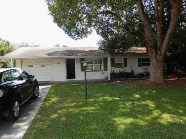 5900 Avocado St, Zephyrhills, FL 33542