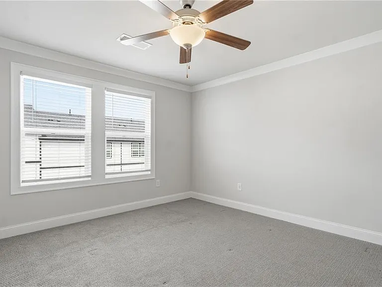 407 Lincoln St — Photo 34