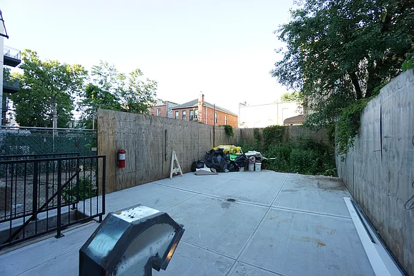 Rented by Rennit Inc. | media 9