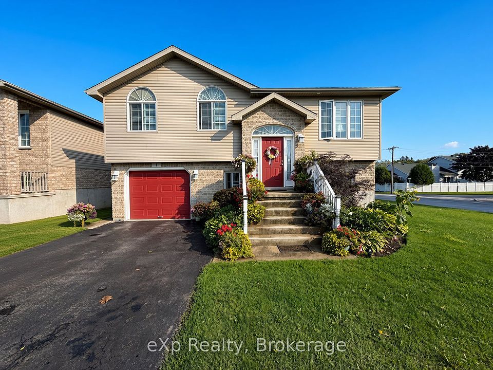 1st image of 1 Saint Andrews Dr