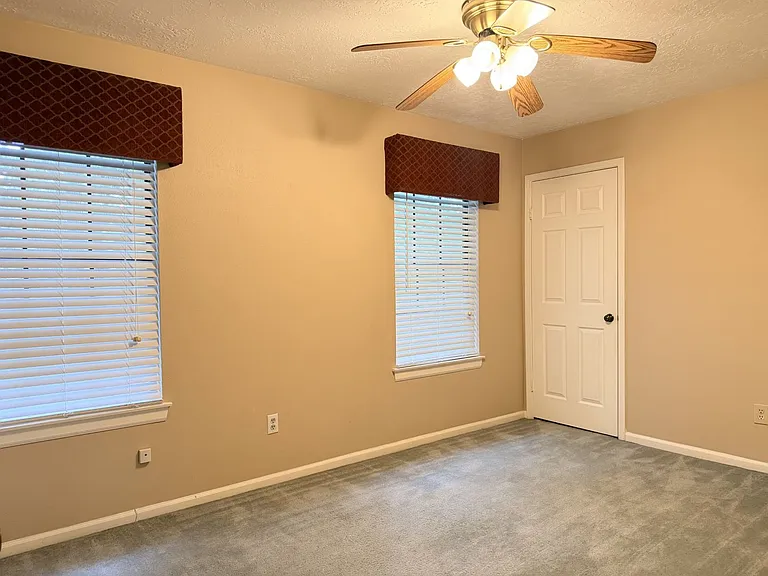 16042 Pinyon Creek Dr — Photo 25