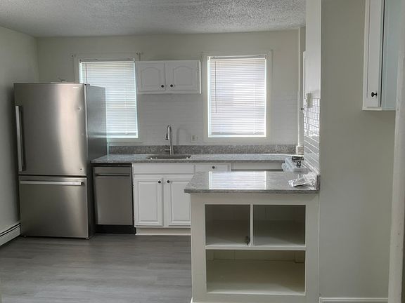 3rd image of 249 N Warren Ave #2R