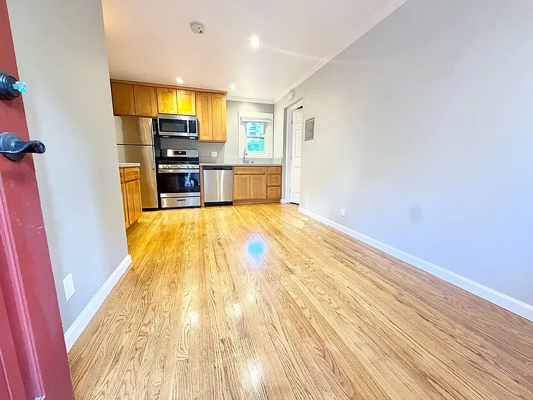 325 Hawthorne Ave — Photo 5
