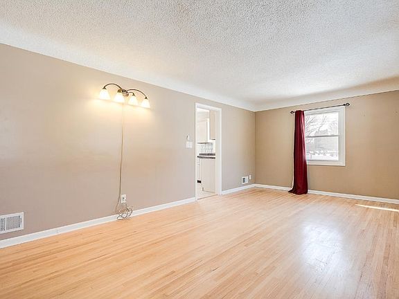 3rd image of 2600 31st Ave NE