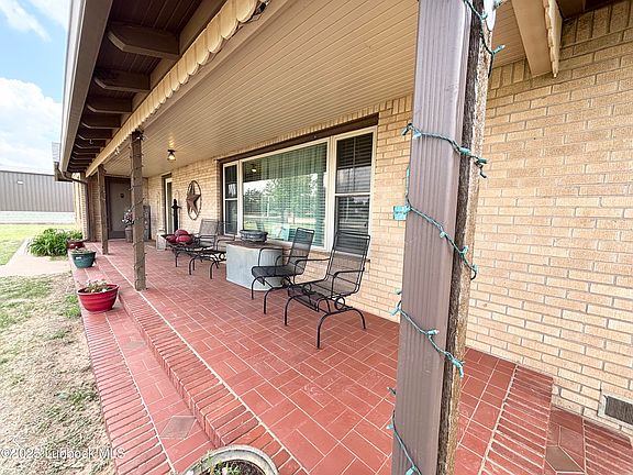 3rd image of 301 Avenue N