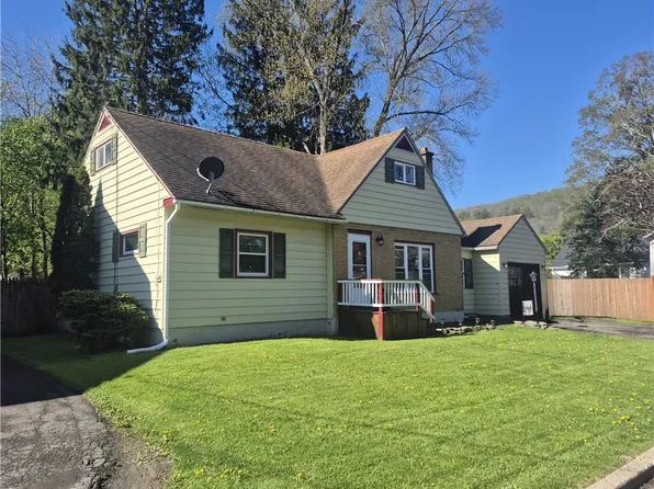 17 Sharon Dr, Norwich, NY 13815