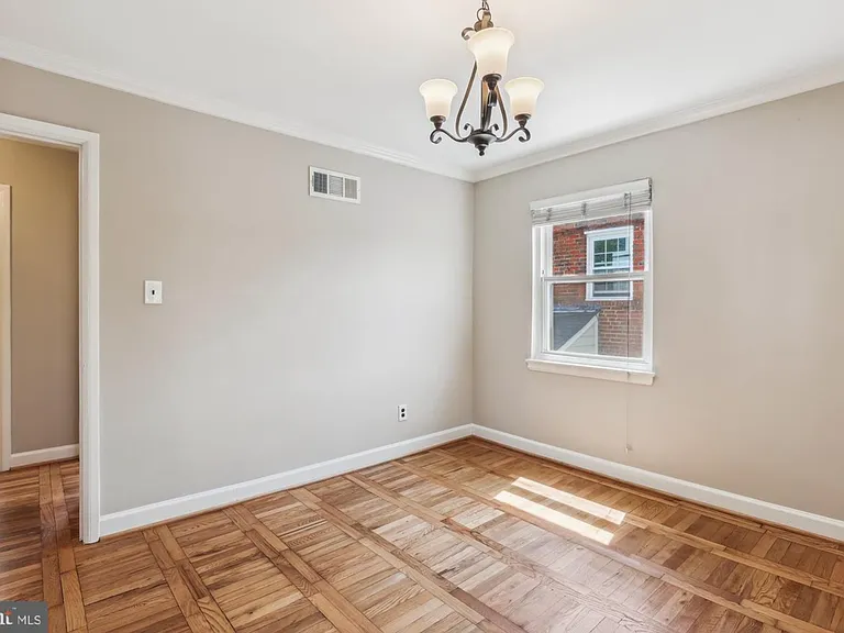 829 S Ivy St — Photo 4