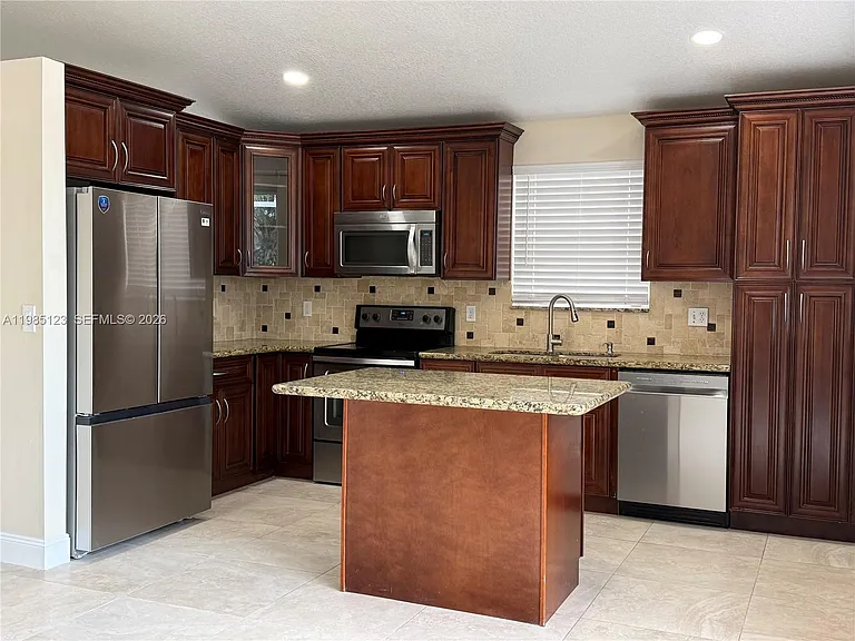 15686 NW 12th Mnr #15686 — Photo 7