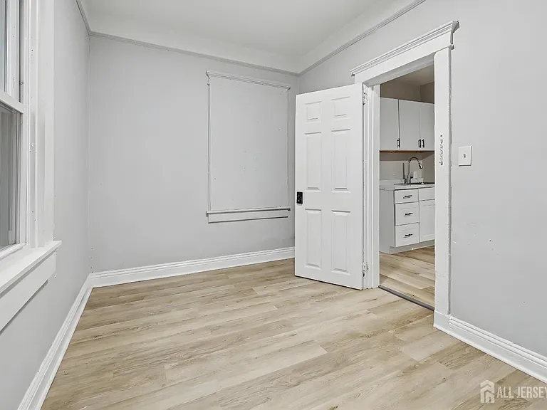 181 Hale St — Photo 21
