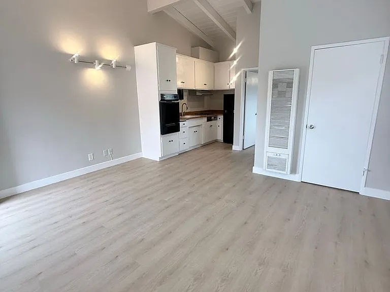 85 Mar Vista — Photo 5