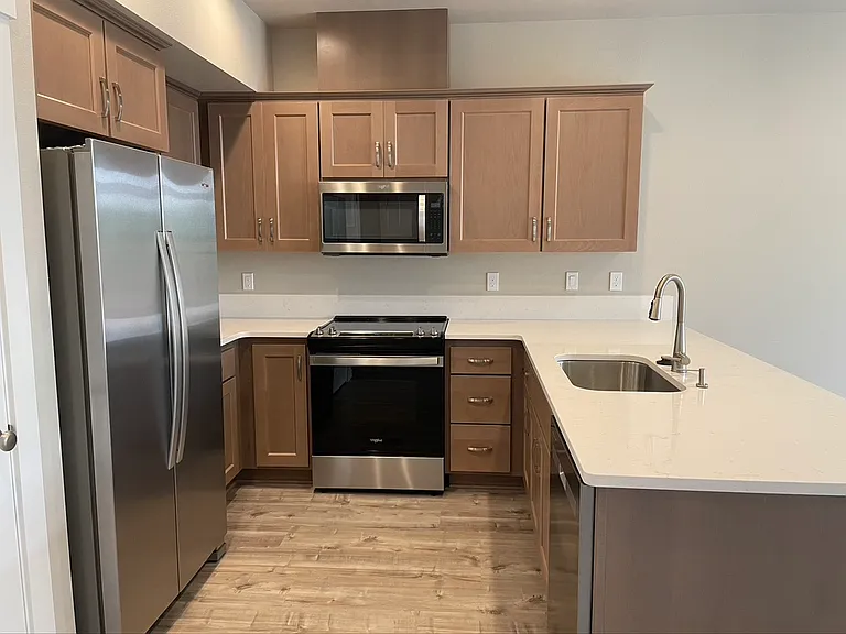 1556 NE 8th St — Photo 3