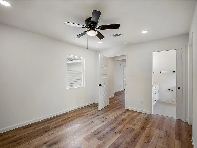 3923 Alsace St — Photo 15